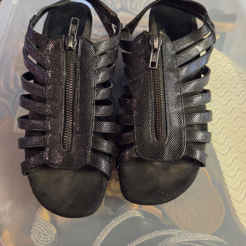 Elegant Black Zipper Sandals